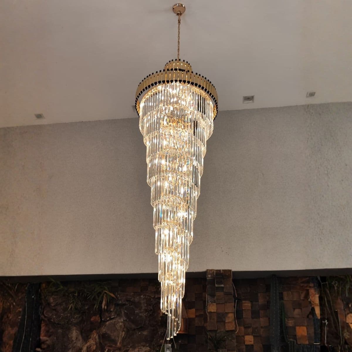 Lustre de Cristal 42xE14 Dourado para Pé Direito Duplo