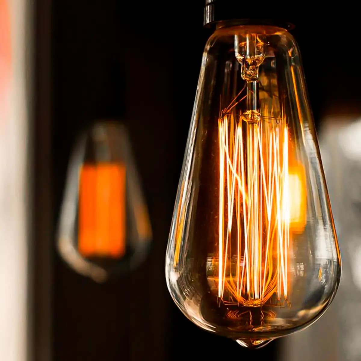 Lâmpada LED Filamento 4W Pêra ST64 2400K - Lumanti Branco Quente
