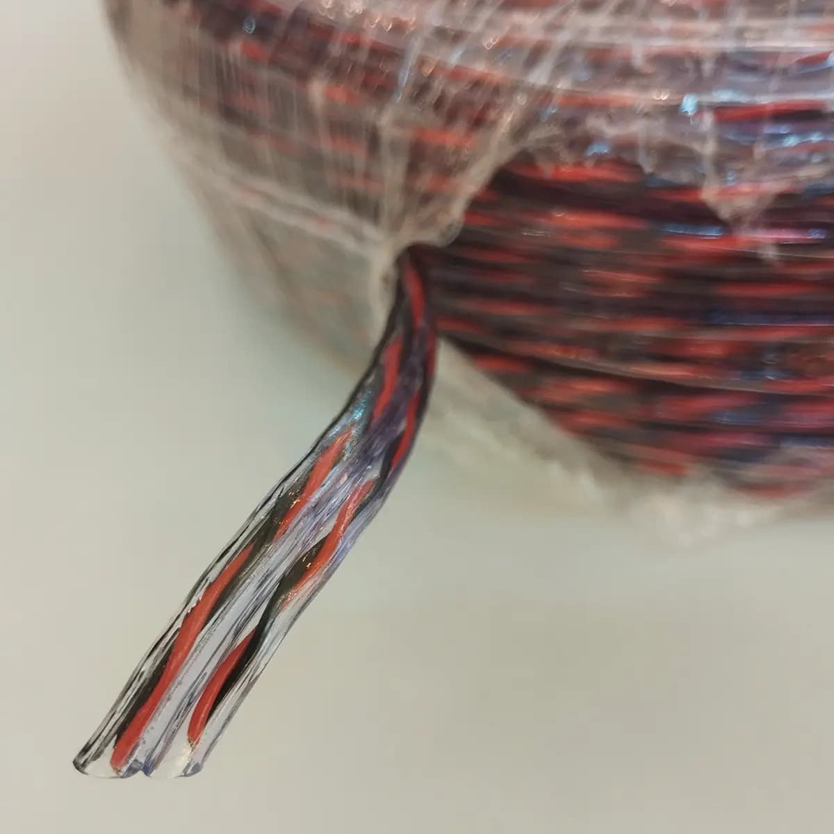 Cabo Áudio e Vídeo Preto/Vermelho 100 Metros - Euro Cable